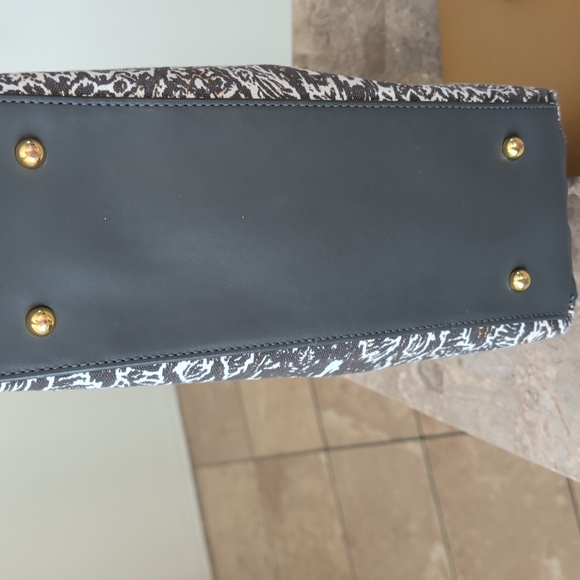 IMAN Gray, Gold, White Tote Bag - Picture 8 of 13